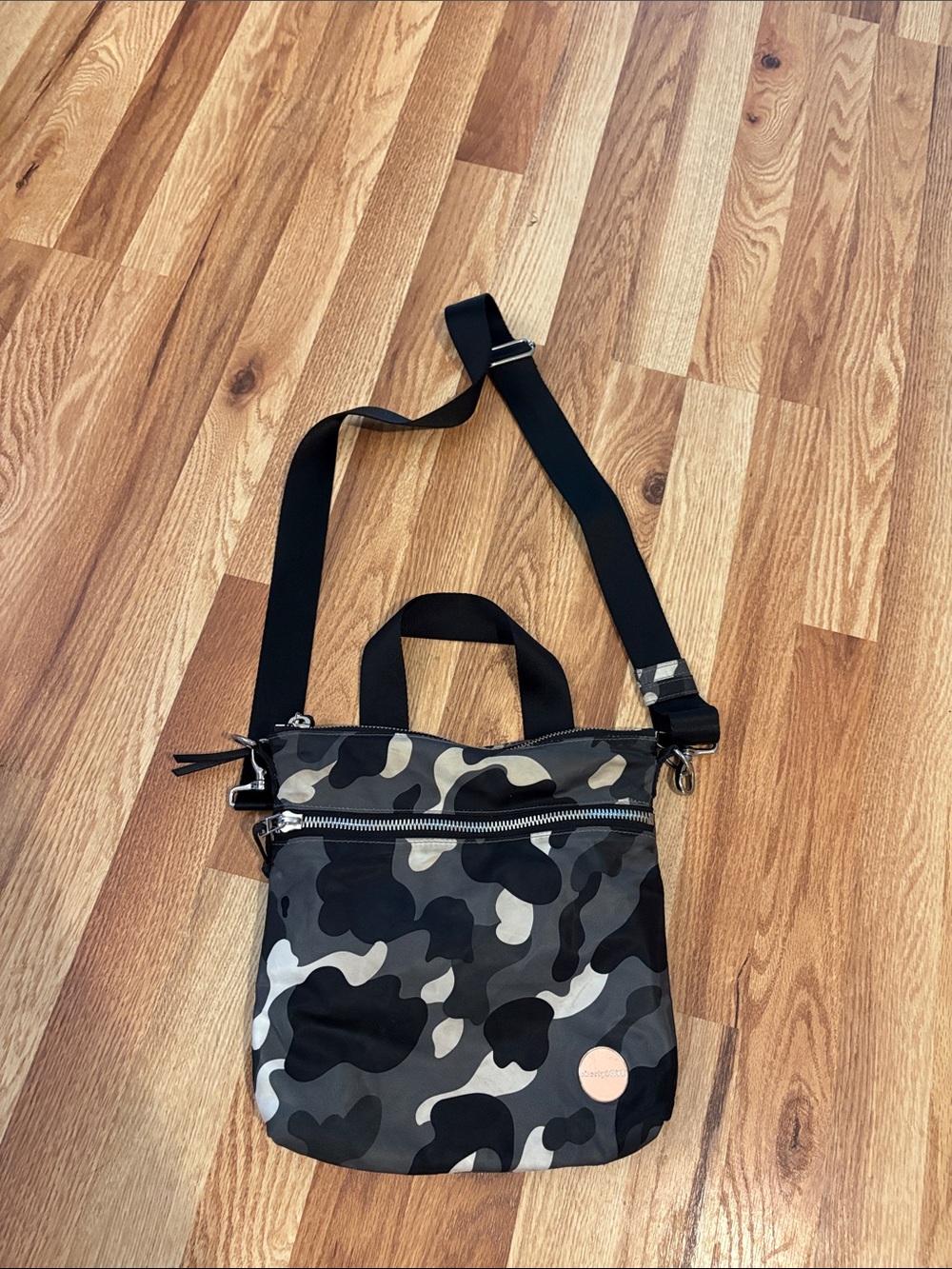 ShortyLOVE Amuse Medium Crossbody Bag In Black And Gray Camo